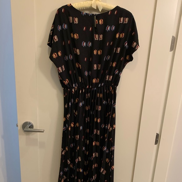 Dress with pleated skirt - Picture 2 of 4